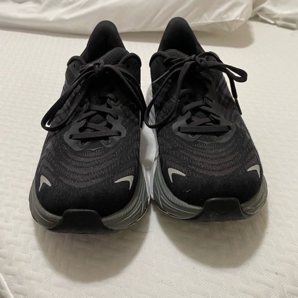 Women’s Arahi 6 Hoka Sneakers - Picture 2 of 11